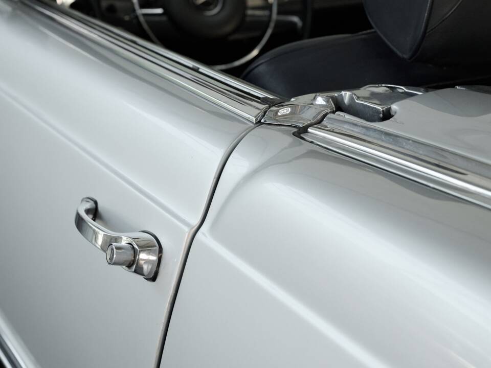 Image 14/50 de Mercedes-Benz 280 SL (1970)
