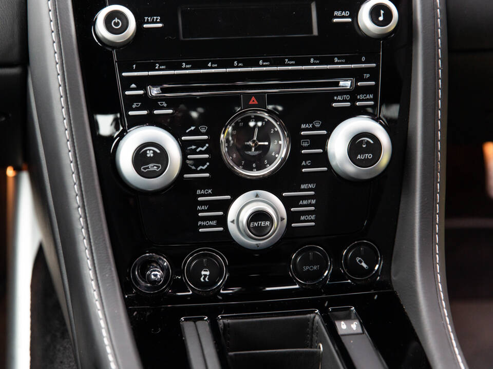 Immagine 51/98 di Aston Martin DBS (2010)