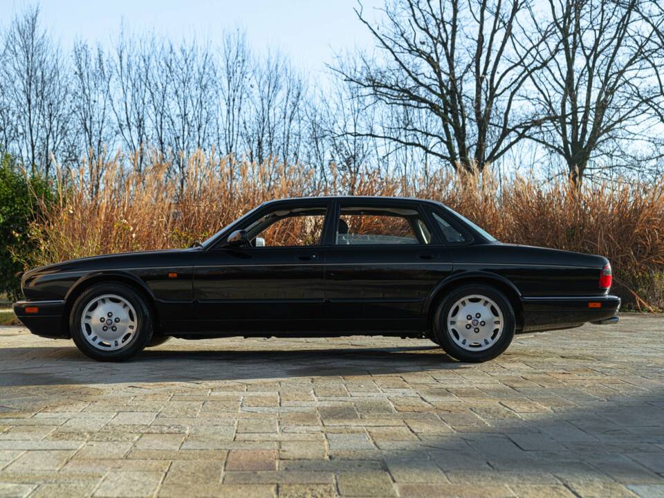 Bild 4/50 von Jaguar XJ 6 4.0 Sport (1995)