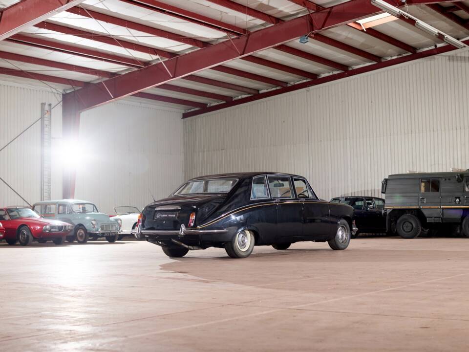 Image 6/70 of Daimler DS 420 (1976)
