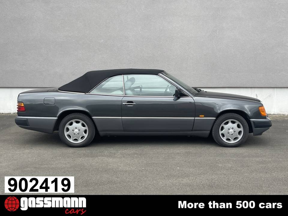 Image 1/15 de Mercedes-Benz E 320 (1993)