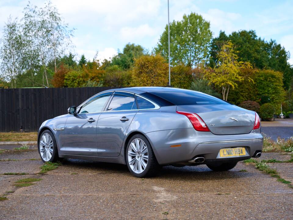 Bild 14/50 von Jaguar XJ 5.0 (2010)