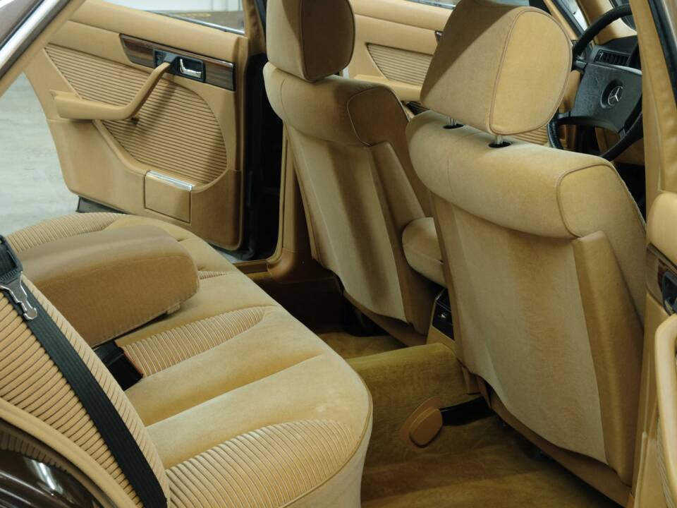 Bild 23/50 von Mercedes-Benz 280 SEL (1983)