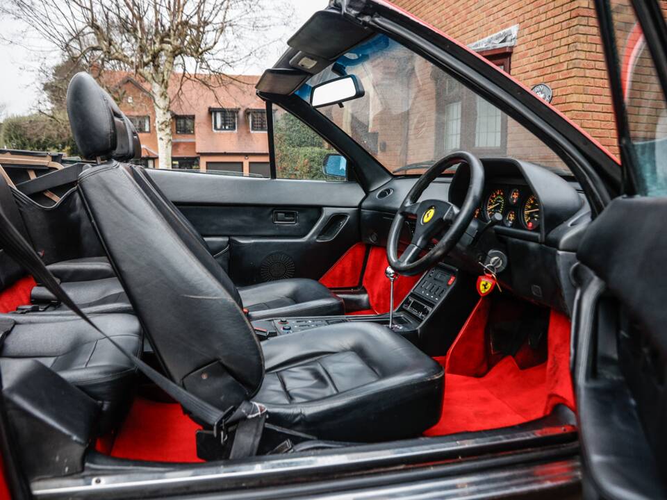 Image 29/42 of Ferrari Mondial T (1990)