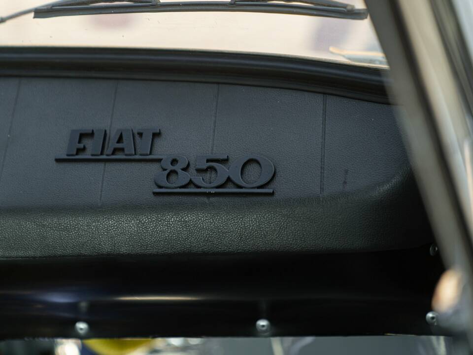 Image 43/50 of Abarth Fiat 850 TC (1970)