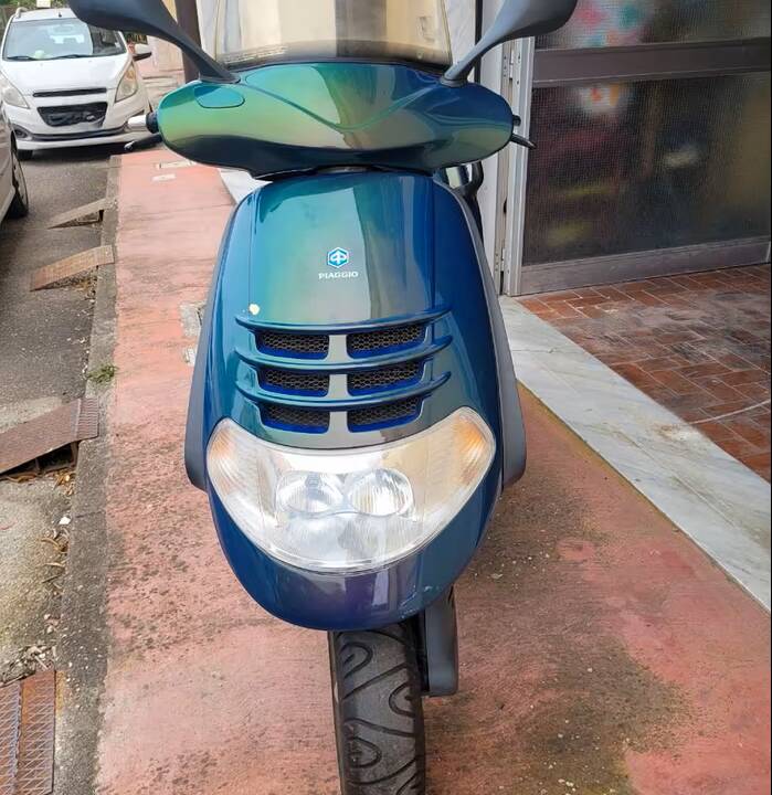 Image 2/4 of Piaggio Hexagon 250 GT (1999)
