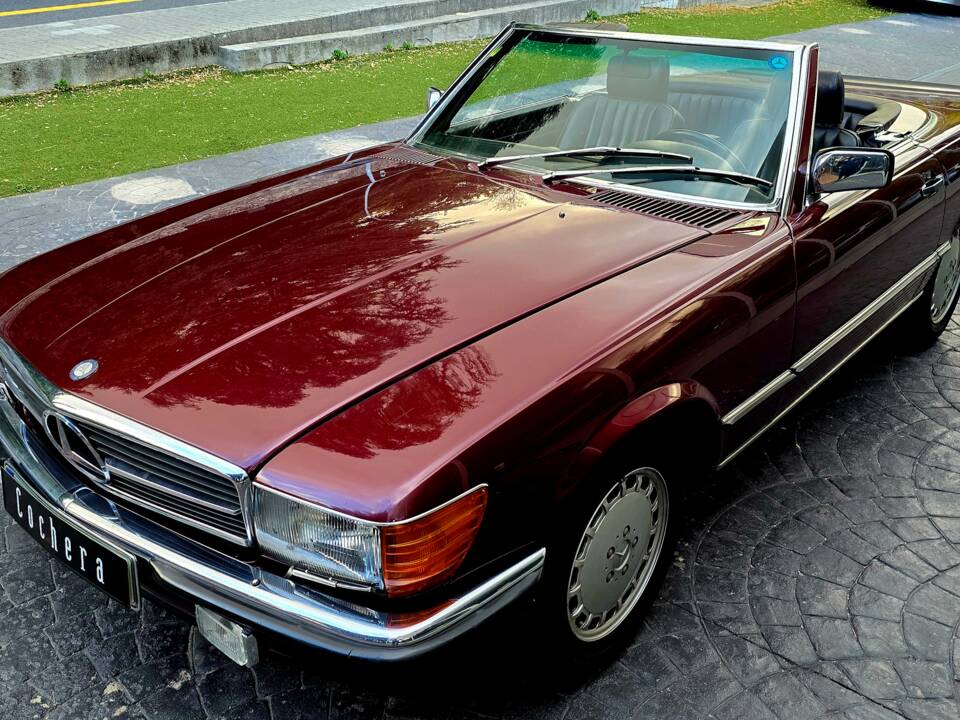 Image 1/34 of Mercedes-Benz 500 SL (1986)
