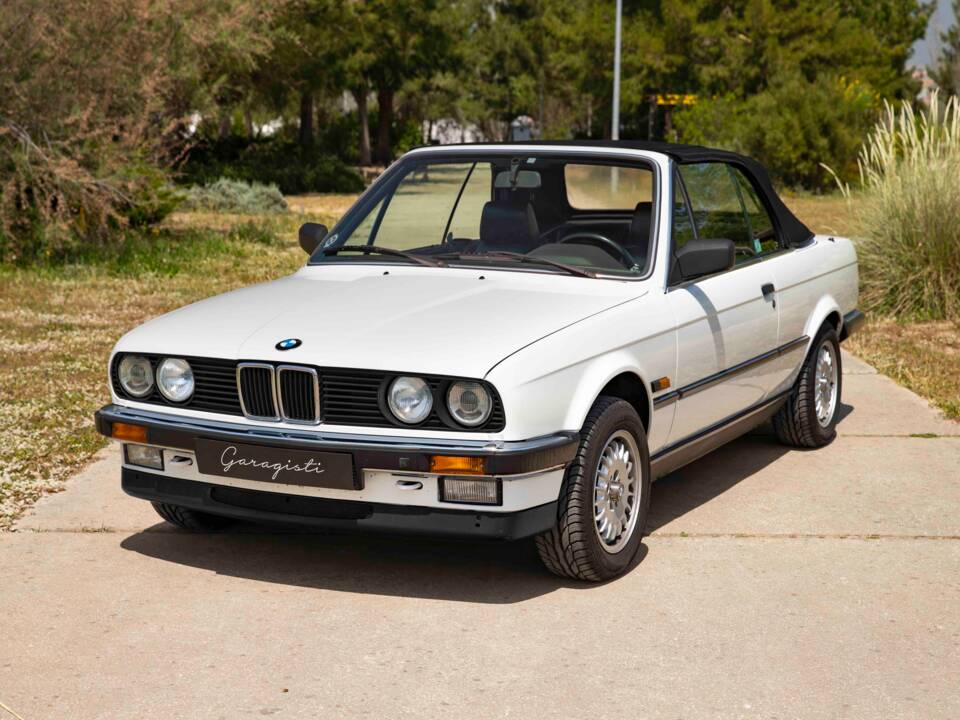 Image 33/70 of BMW 320i (1990)