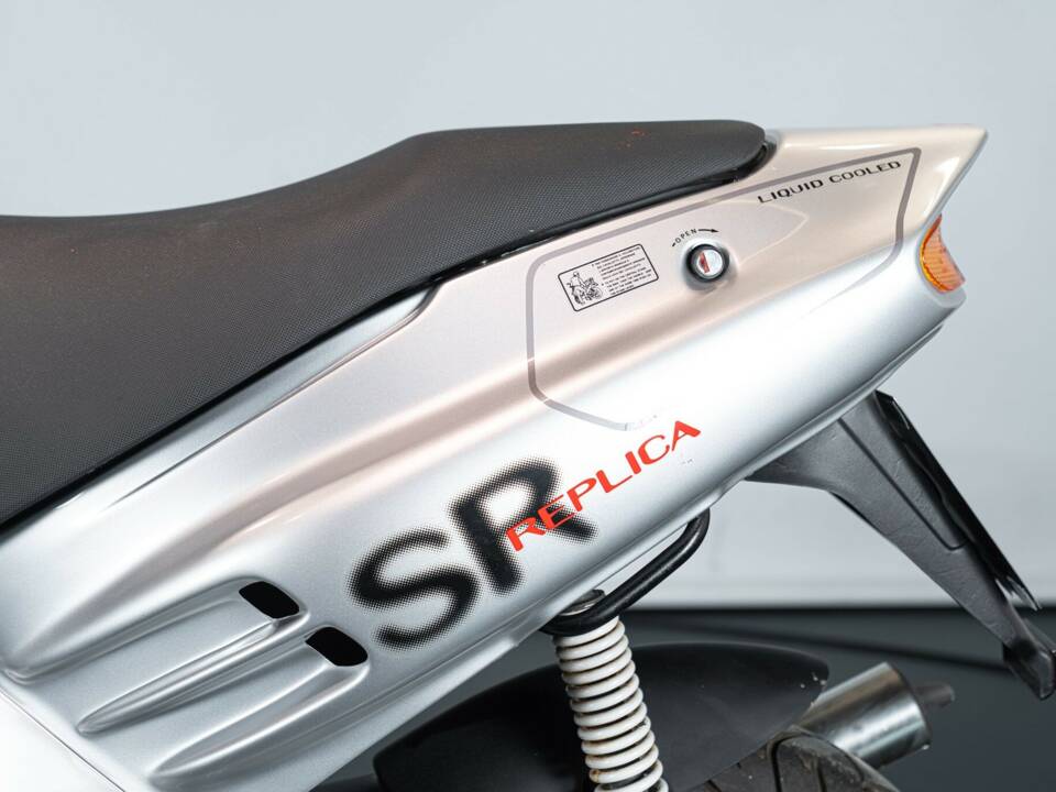 Image 25/29 de Aprilia SR 50 (1994)