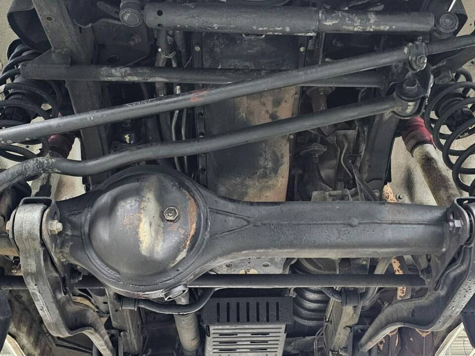 Image 36/48 de Toyota Land Cruiser FJ80 (1992)