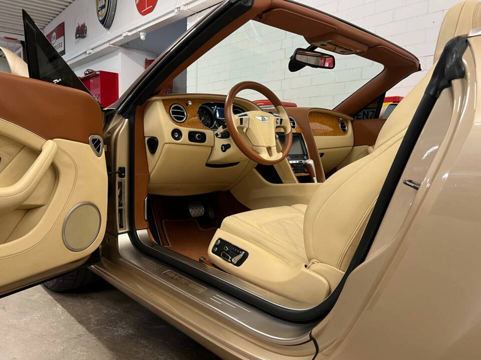 Bild 6/19 von Bentley Continental GTC W12 (2012)