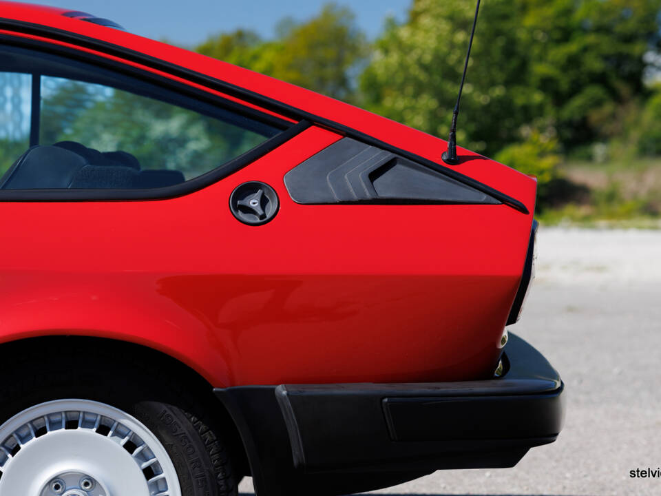 Imagen 21/36 de Alfa Romeo GTV 6 2.5 (1986)