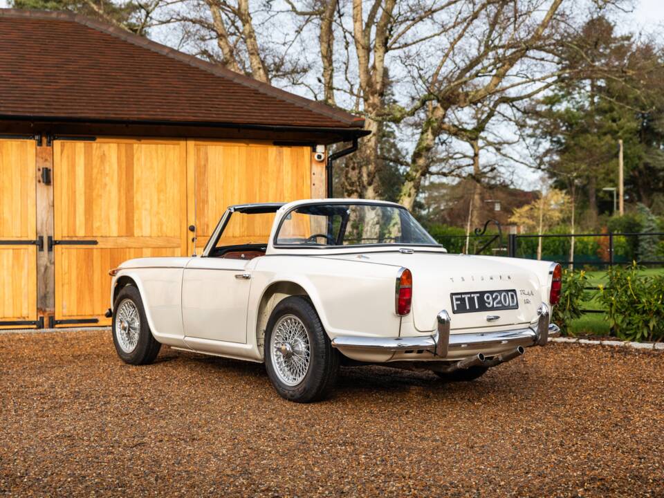 Image 26/50 of Triumph TR 4A (1966)