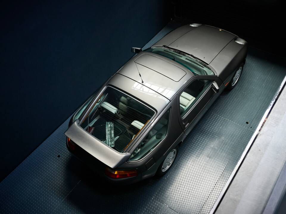 Afbeelding 42/42 van Porsche 928 S4 (1989)