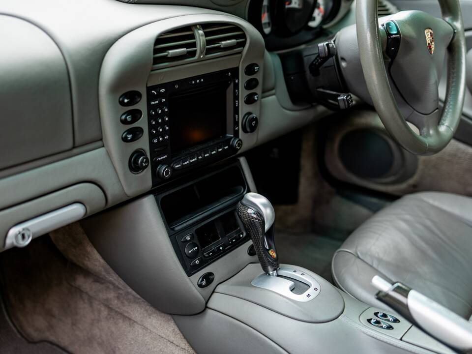 Image 38/50 of Porsche 911 Carrera 4S (2002)