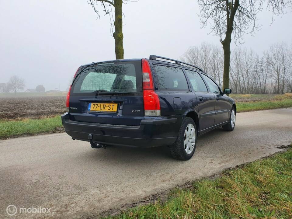 Image 5/31 of Volvo V 70 2.4 (2003)