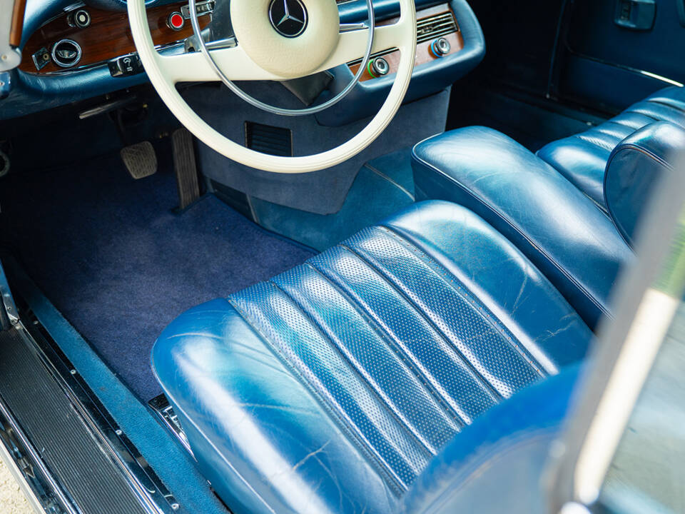Image 28/48 of Mercedes-Benz 280 SE (1969)
