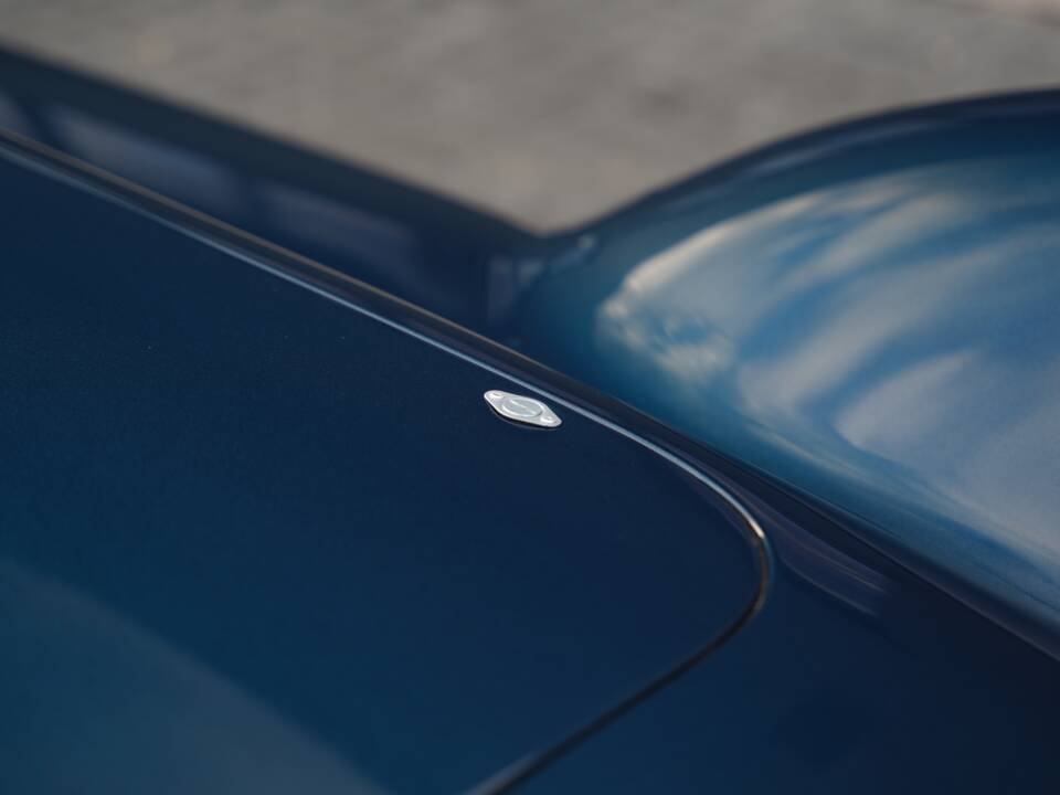 Image 37/50 of Lister Knobbly (1958)