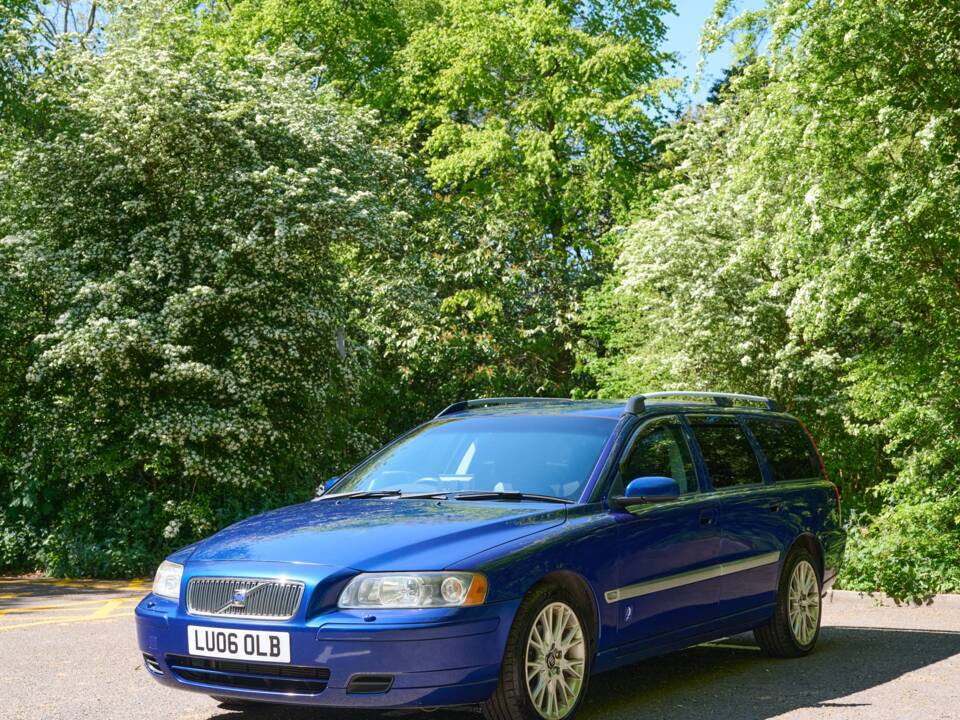 Image 21/50 of Volvo V 70 2.4 (2006)