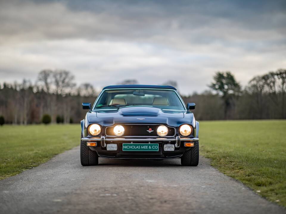 Image 13/57 de Aston Martin V8 Vantage Volante (1989)