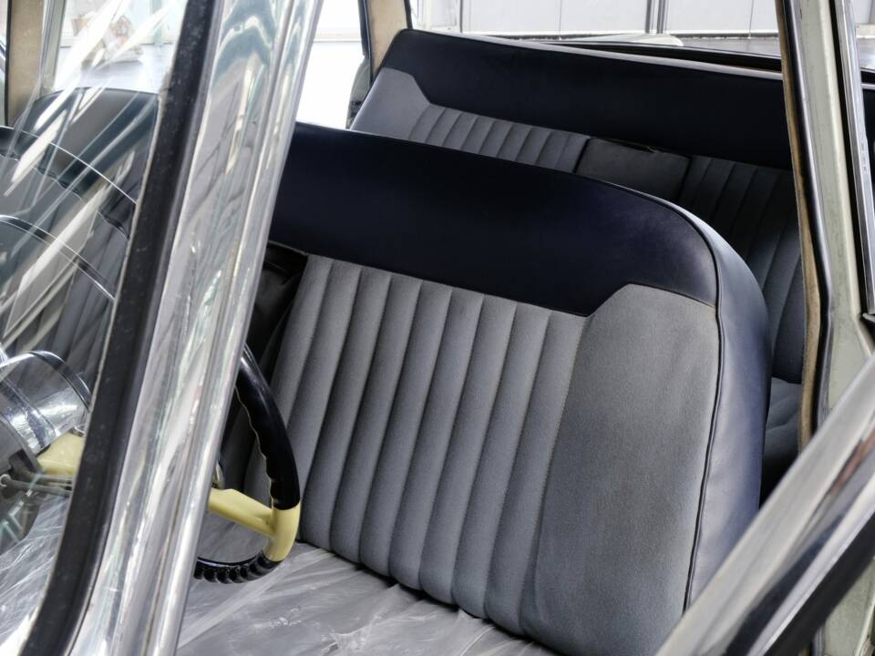 Image 24/48 of Alfa Romeo 2600 Berlina (1962)