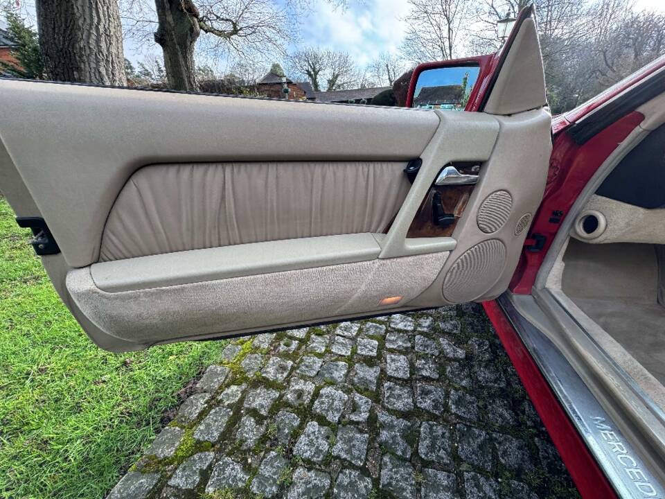 Image 30/30 of Mercedes-Benz SL 280 (1994)