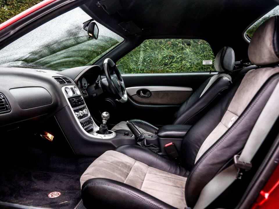 Image 26/37 of MG TF 135 (2005)