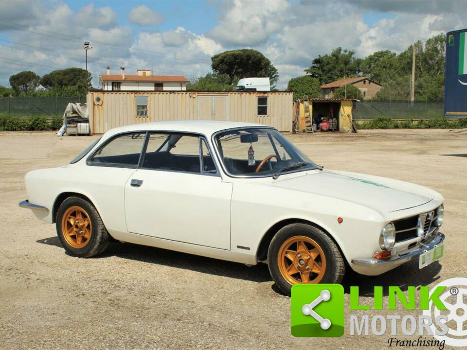 Bild 6/10 von Alfa Romeo Giulia 1300 GT Junior (1973)