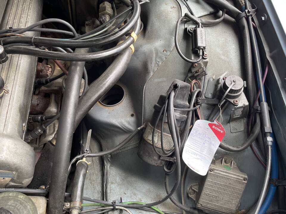 Image 20/30 of Mercedes-Benz 380 SEC (1985)