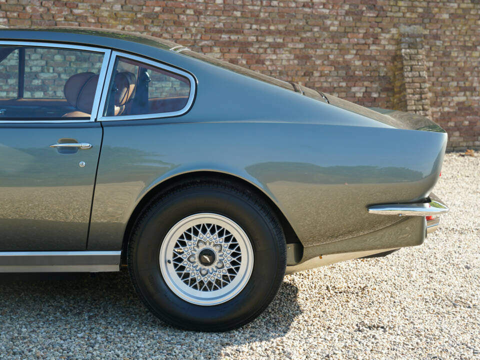 Image 27/50 of Aston Martin V8 (1980)