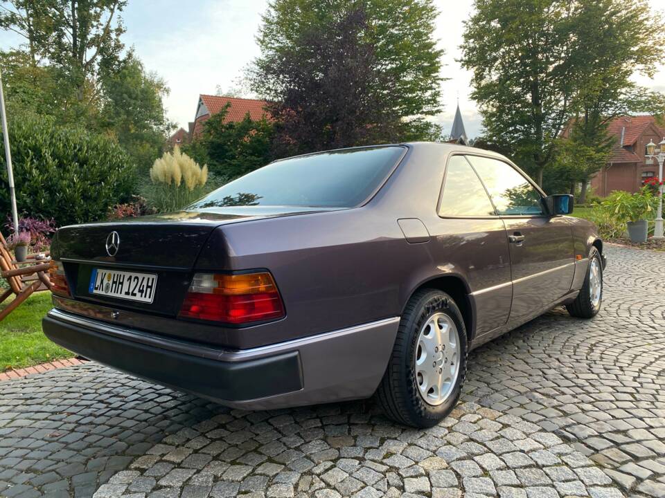 Bild 3/35 von Mercedes-Benz 230 CE (1992)