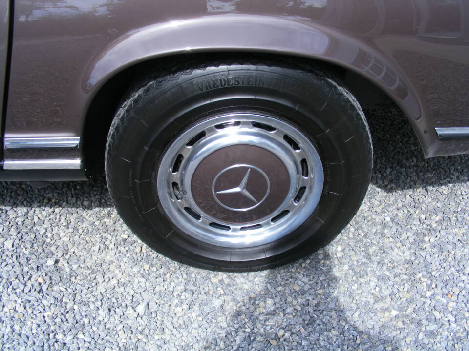 Image 27/36 of Mercedes-Benz 280 SL (1970)