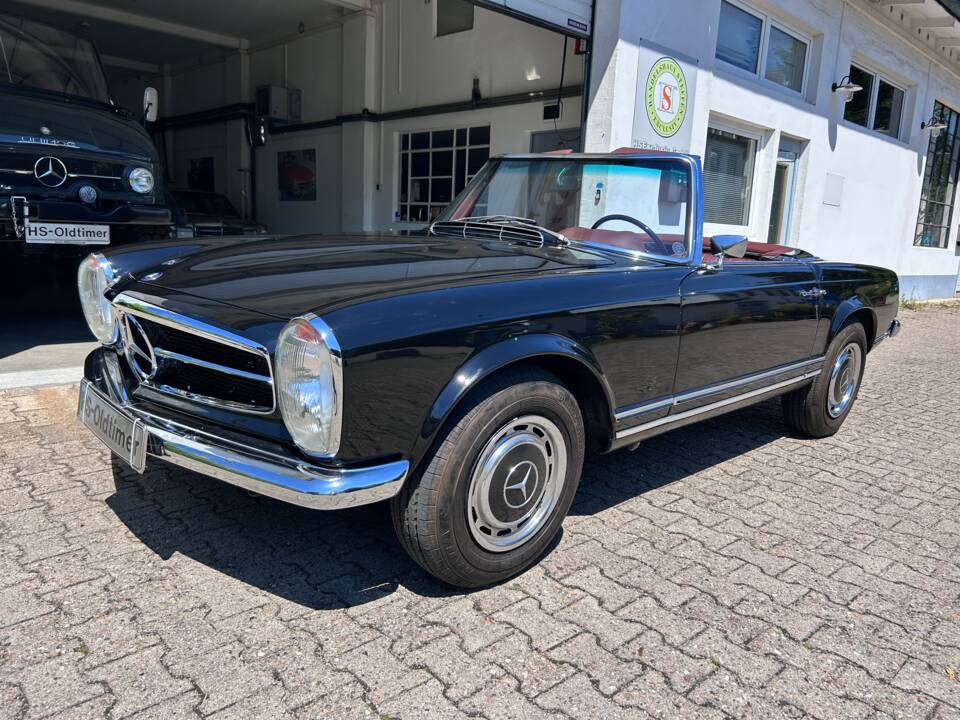 Image 28/36 of Mercedes-Benz 280 SL (1970)