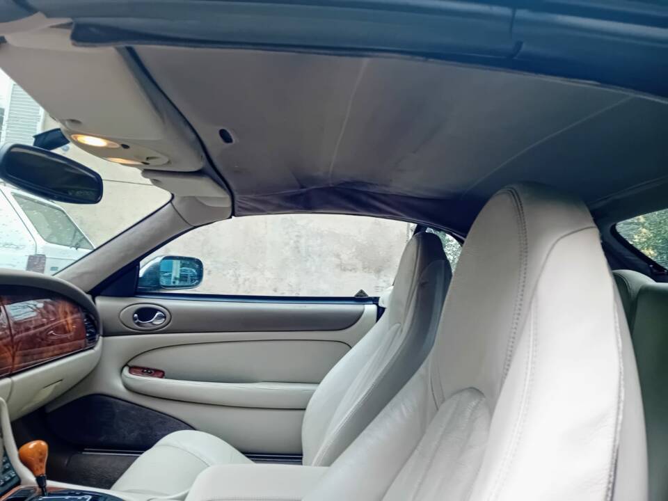 Immagine 16/39 di Jaguar XK8 4.0 (1998)