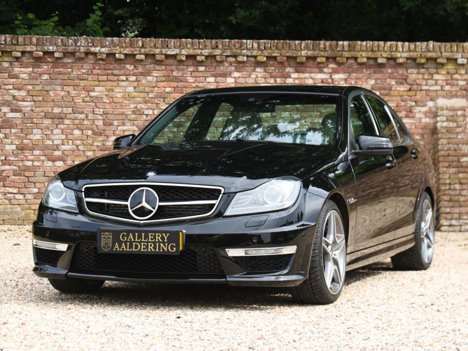 Image 10/50 of Mercedes-Benz C 63 AMG (2012)
