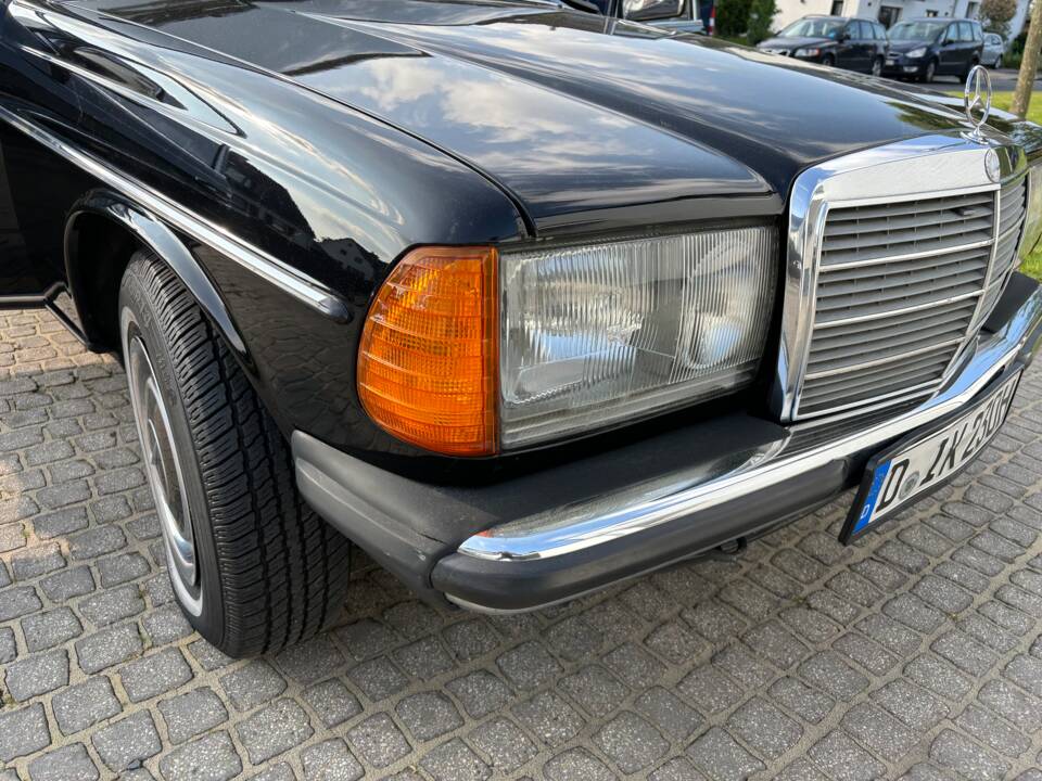 Image 18/51 of Mercedes-Benz 230 TE (1983)
