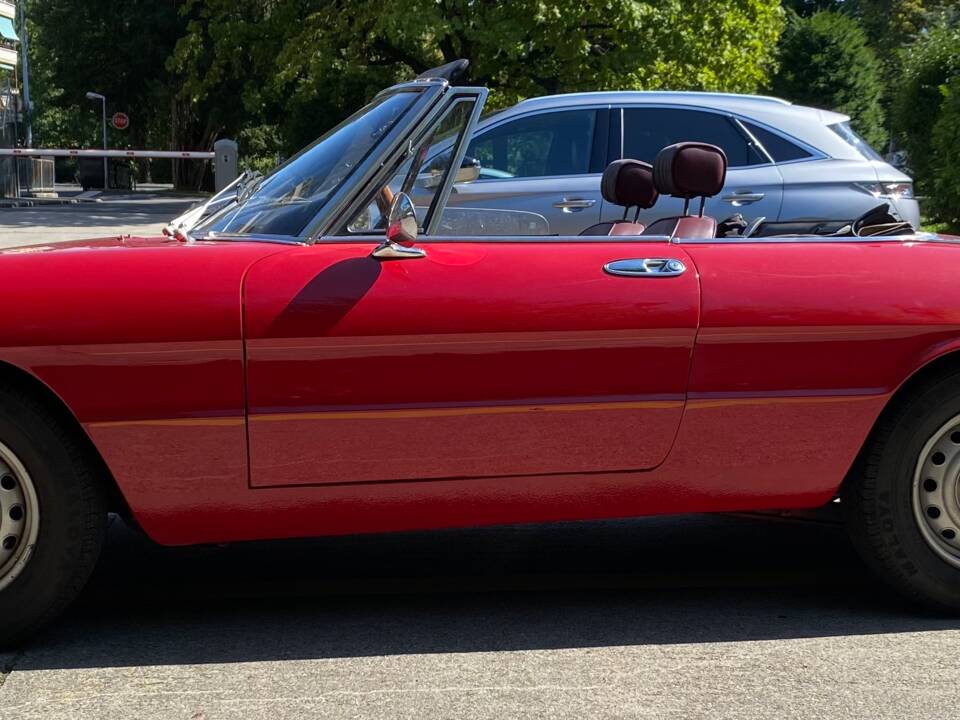 Image 37/50 de Alfa Romeo Spider Veloce 2000 (1973)