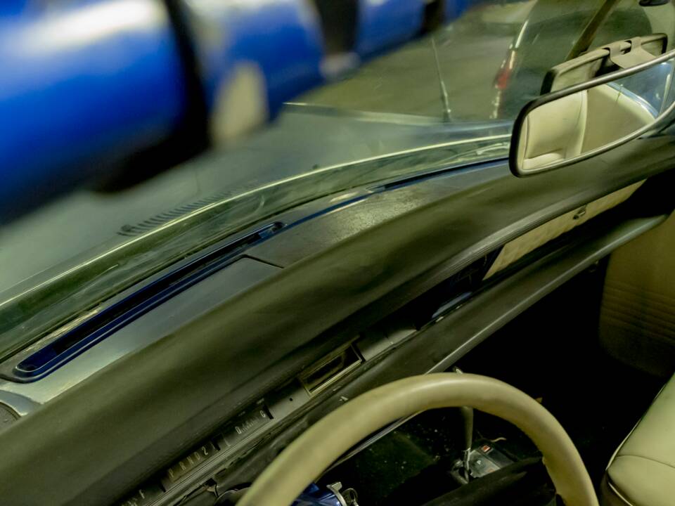 Image 42/50 of Chrysler 300 L (1970)