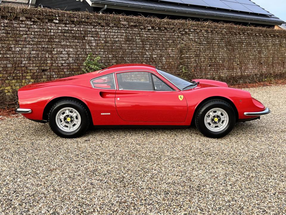 Image 25/50 de Ferrari Dino 246 GT (1971)