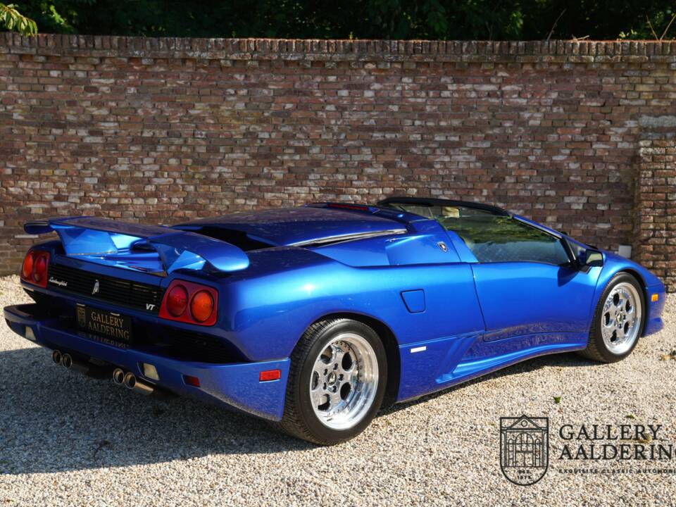 Image 2/50 of Lamborghini Diablo VT Roadster (1996)