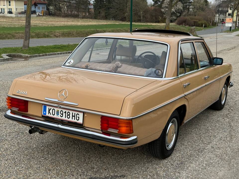 Bild 2/8 von Mercedes-Benz 200 (1975)