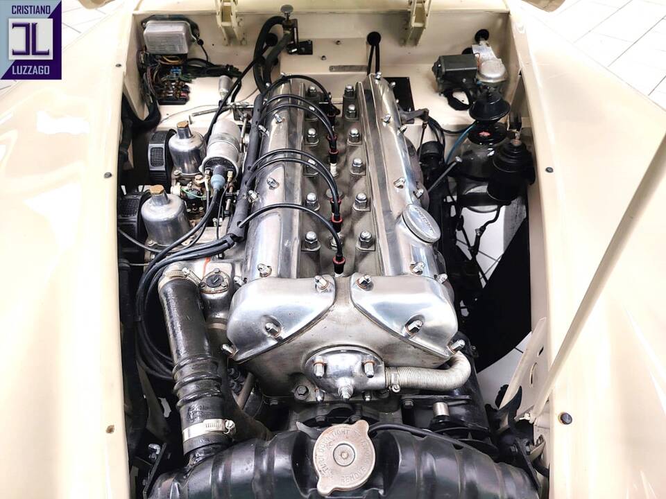 Image 69/74 of Jaguar XK 140 OTS (1956)