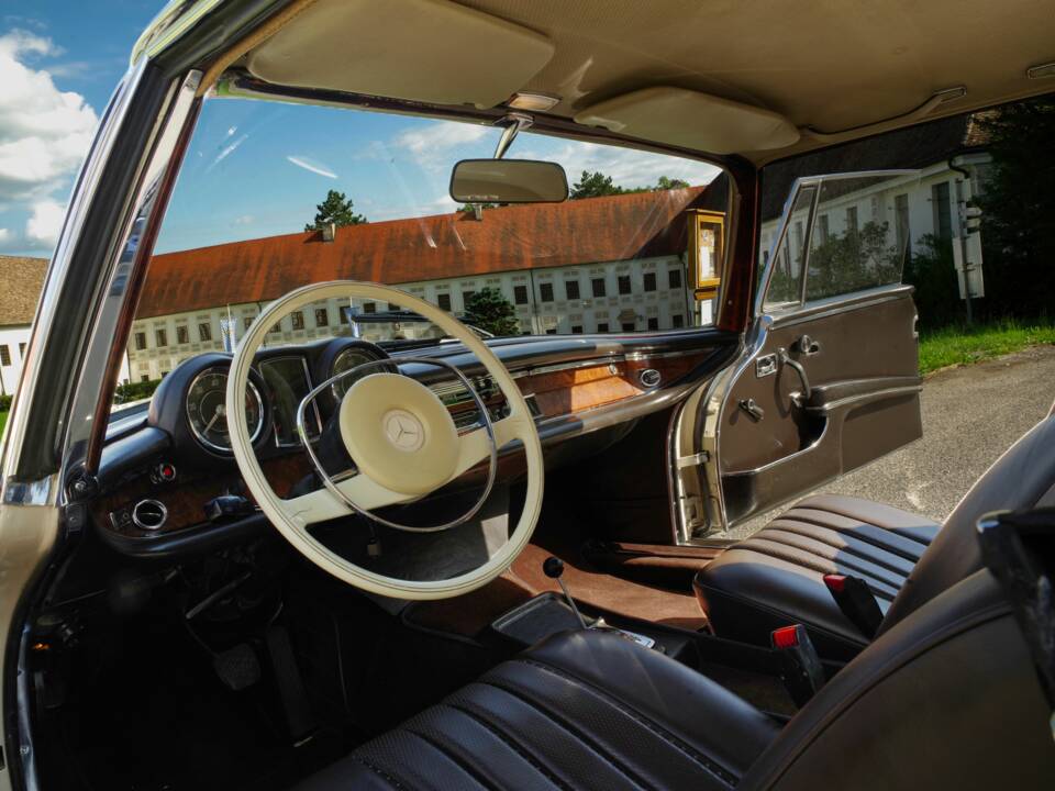 Image 33/73 de Mercedes-Benz 280 SE (1969)