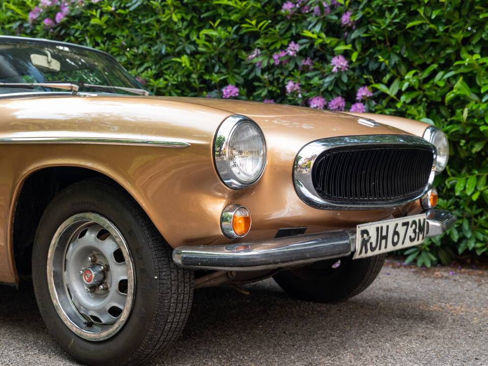 Image 41/50 of Volvo 1800 ES (1973)