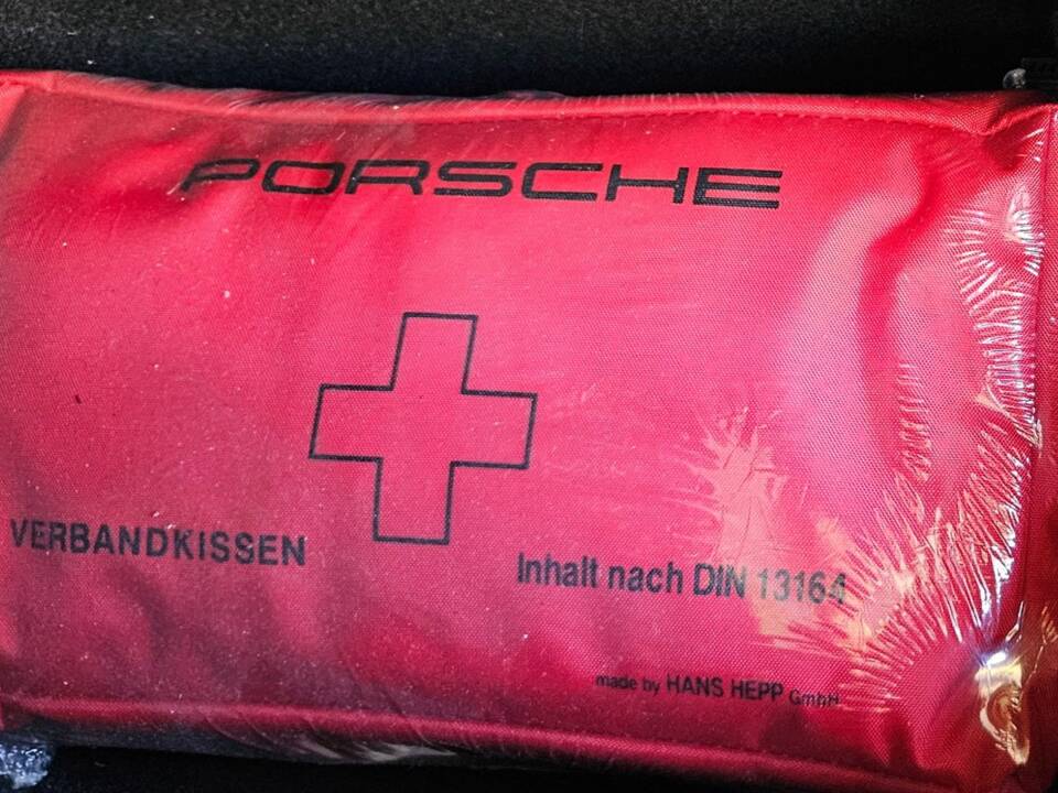 Image 19/37 de Porsche 911 Carrera (2004)