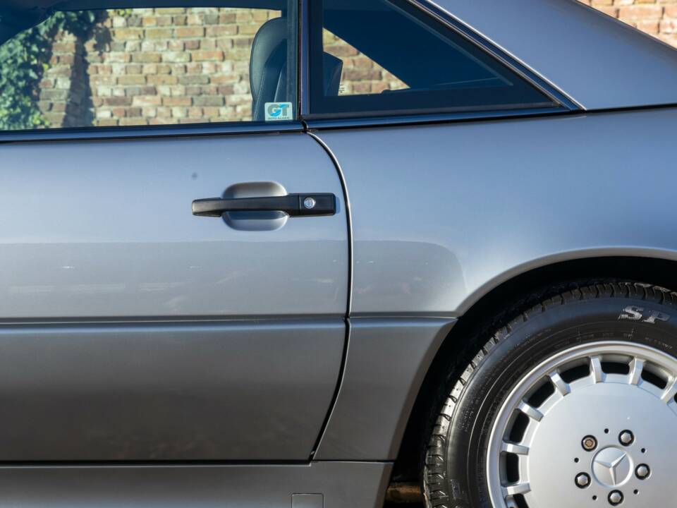 Image 31/50 of Mercedes-Benz 500 SL (1991)
