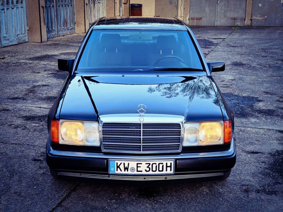 Bild 26/26 von Mercedes-Benz 300 E (1991)