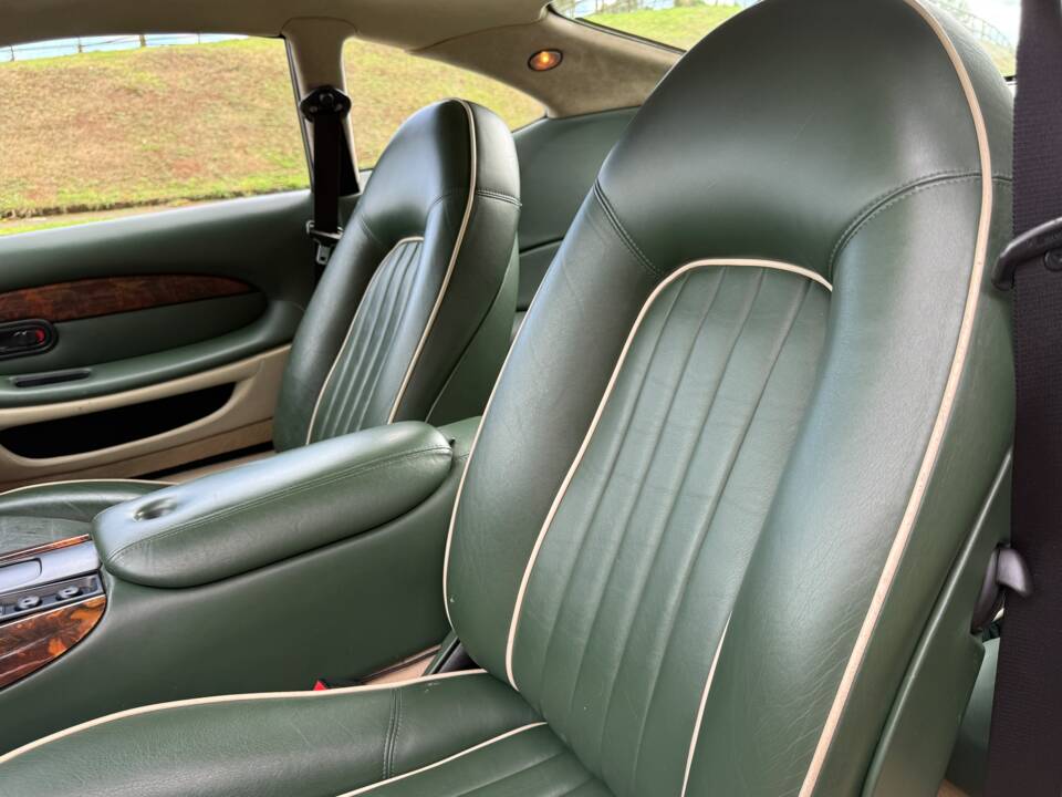 Afbeelding 17/21 van Aston Martin DB 7 (1998)