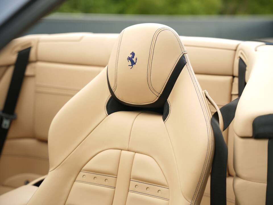 Image 18/50 of Ferrari California T (2015)