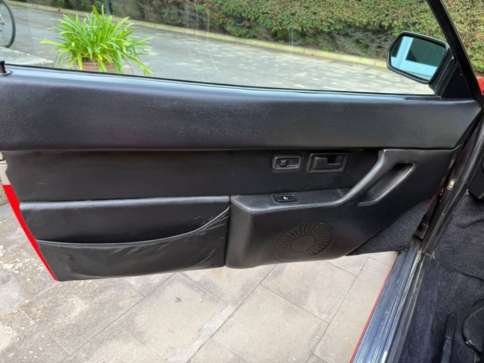 Image 18/50 of Ferrari Mondial 3.2 (1988)